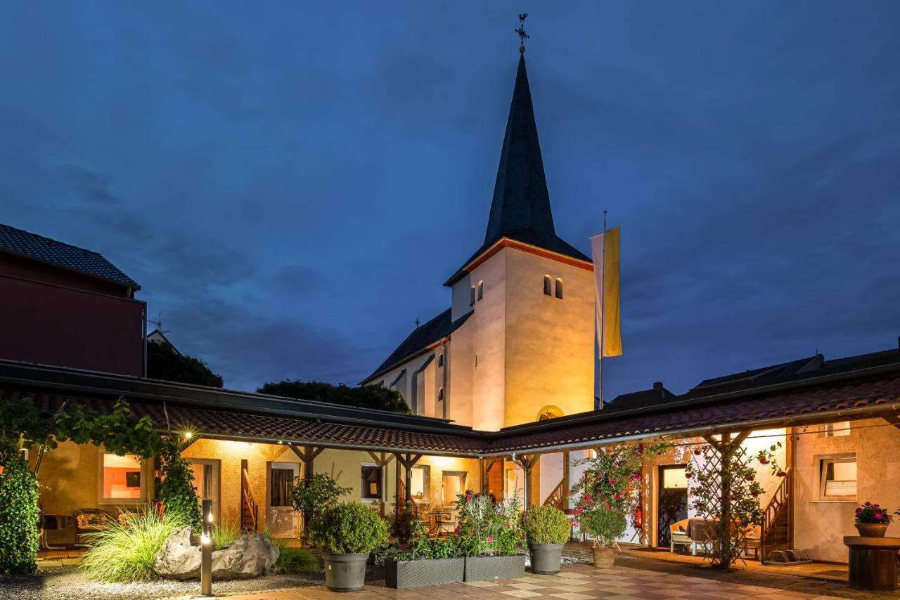 Land-Hotel Zum Schwan, Garni Weilerswist-Metternich, 3 E-Ladestationen, Naehe Phantasialand, Palmenparadies Euskirchen ภายนอก รูปภาพ