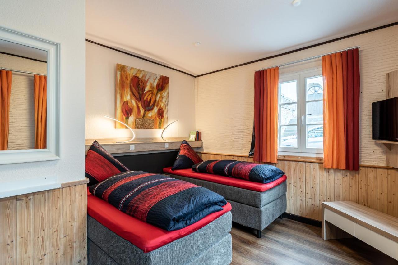 Land-Hotel Zum Schwan, Garni Weilerswist-Metternich, 3 E-Ladestationen, Naehe Phantasialand, Palmenparadies Euskirchen ภายนอก รูปภาพ