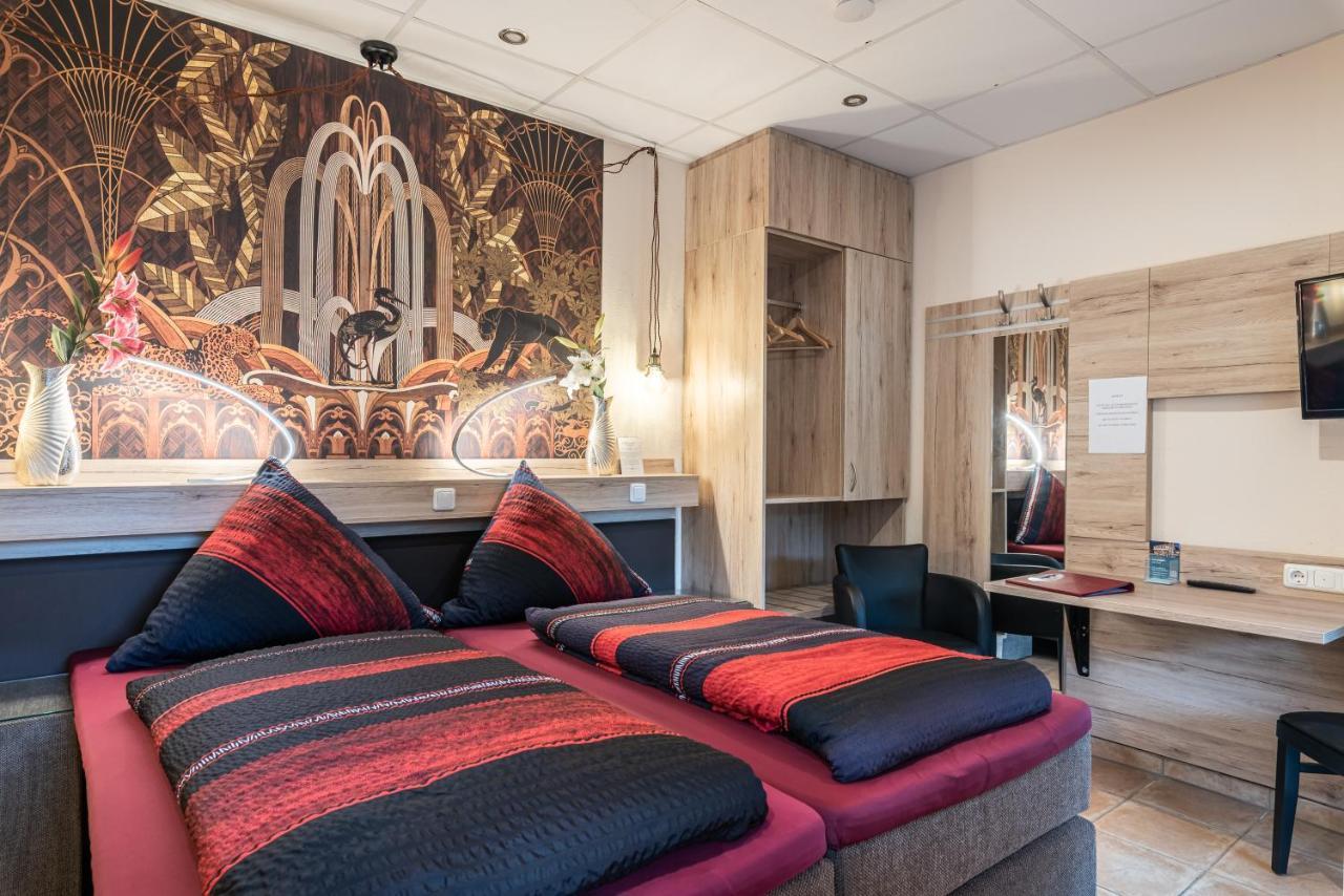 Land-Hotel Zum Schwan, Garni Weilerswist-Metternich, 3 E-Ladestationen, Naehe Phantasialand, Palmenparadies Euskirchen ภายนอก รูปภาพ
